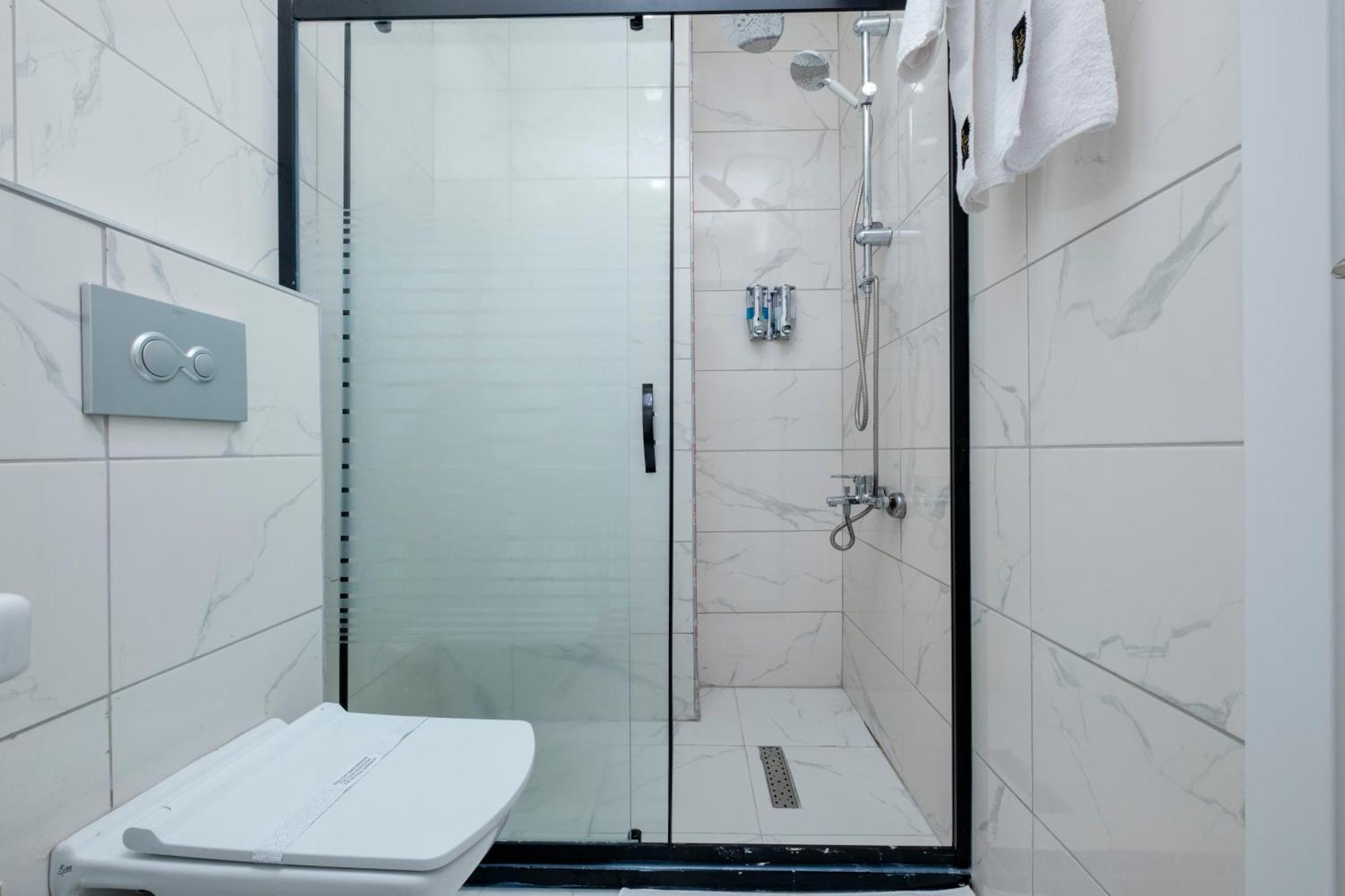 Lavender Airport Hotel Arnavutkoy Bagian luar foto